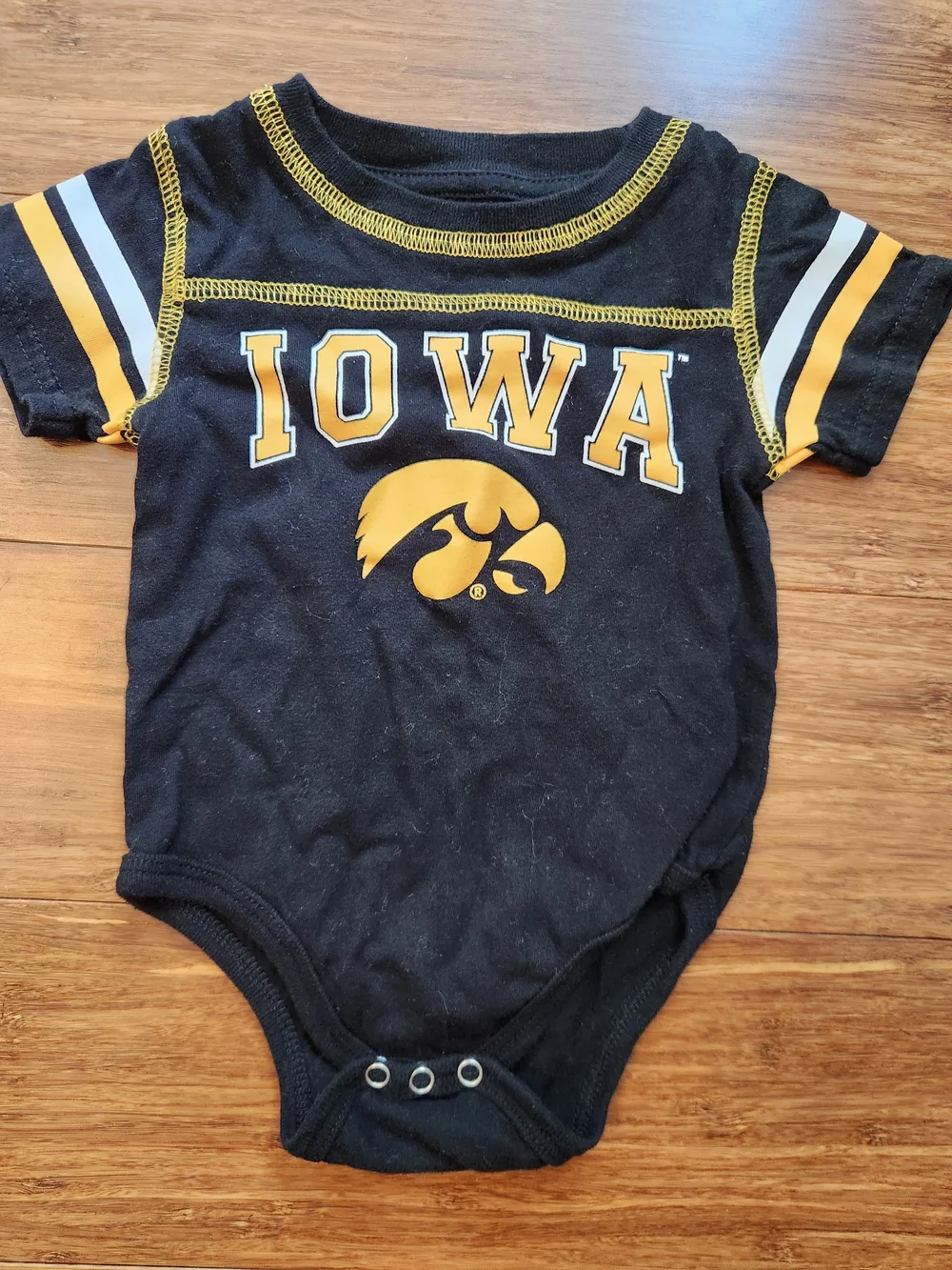 Hawkeyes University Of Iowa Infant Bodysuit and Bib Set, 3-6 Months